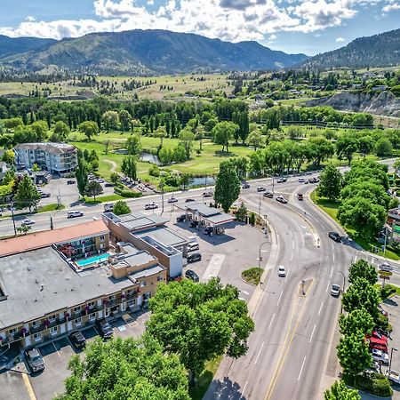 Sahara Courtyard Inn Penticton Bagian luar foto