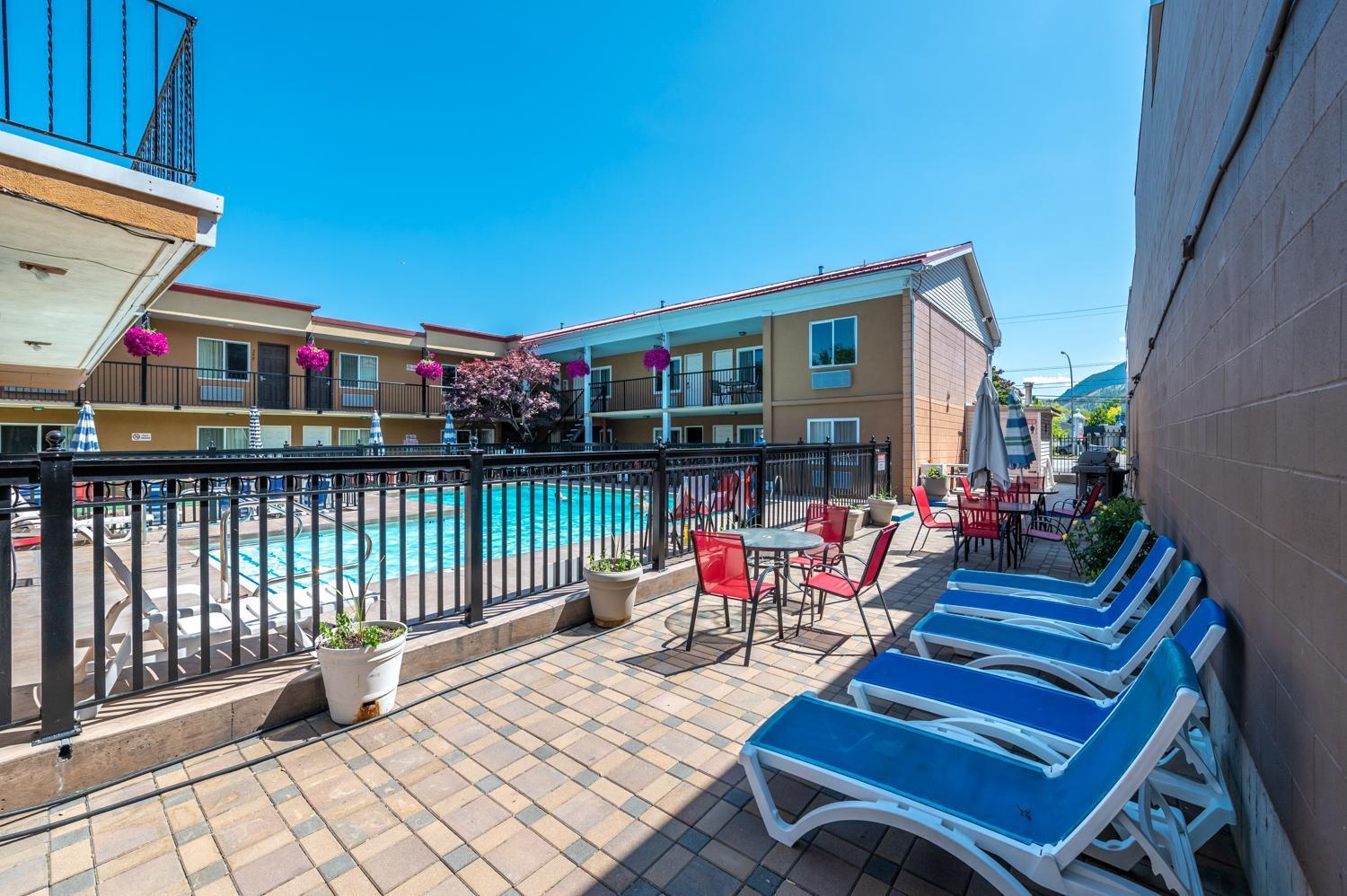 Sahara Courtyard Inn Penticton Bagian luar foto