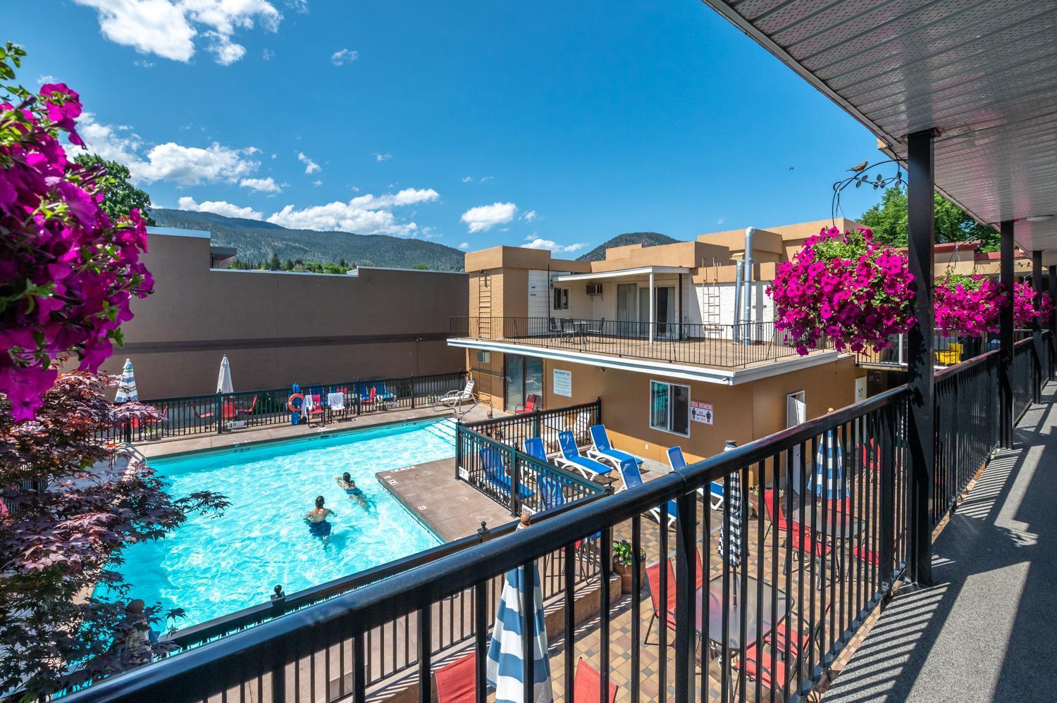 Sahara Courtyard Inn Penticton Bagian luar foto