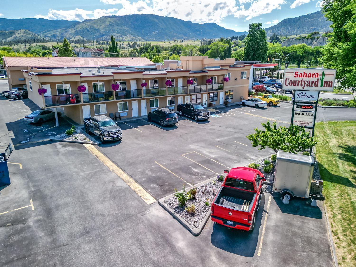 Sahara Courtyard Inn Penticton Bagian luar foto