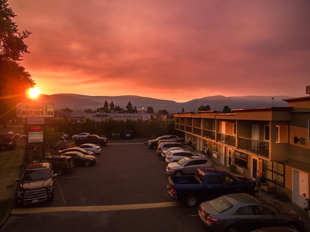 Sahara Courtyard Inn Penticton Bagian luar foto