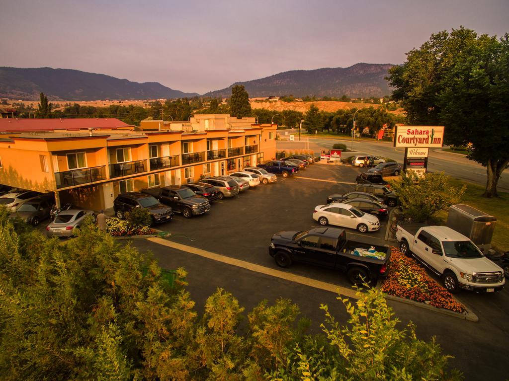 Sahara Courtyard Inn Penticton Bagian luar foto