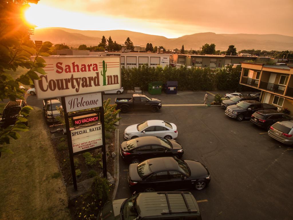 Sahara Courtyard Inn Penticton Bagian luar foto