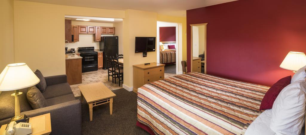 Sahara Courtyard Inn Penticton Bagian luar foto